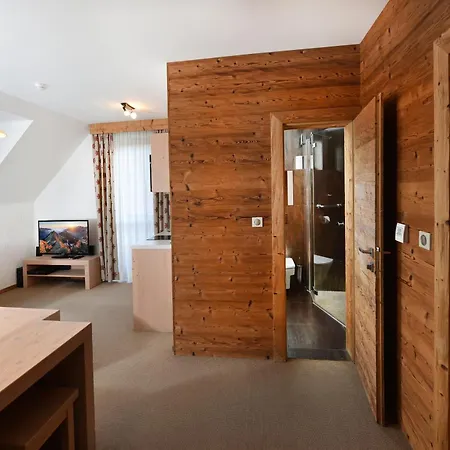 كوكوكا ماونتن هوتل آند ريزدنسيز 4* Tatranská Lomnica